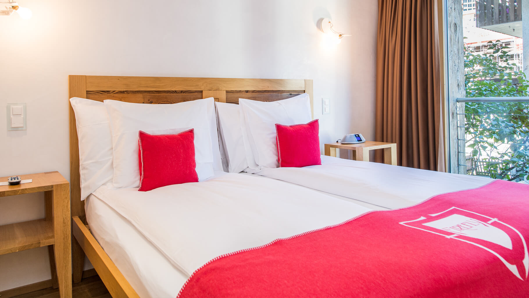 bedroom2-garden-suite-hotel-firefly-zermatt-switzerland.jpg