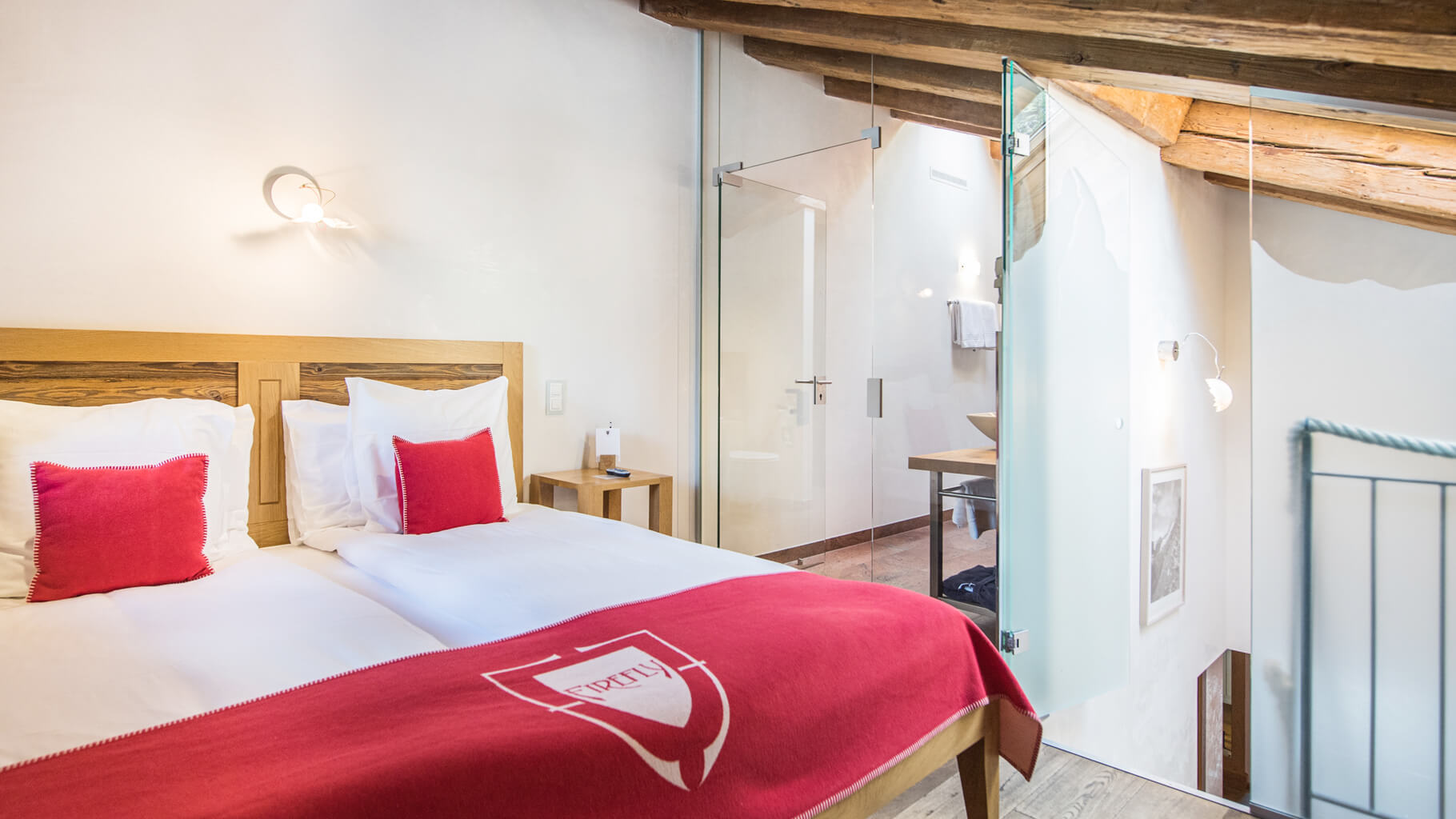 bedroom2-hotel-firefly-chalet-suite-zermatt-switzerland.jpg