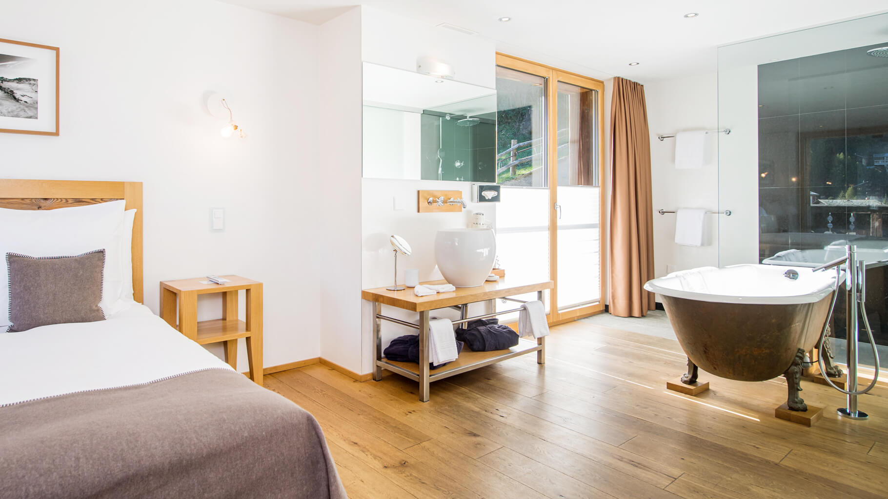bedroom3-maxi-suite-deluxe-zermatt-firefly-switzerland-hotel.jpg