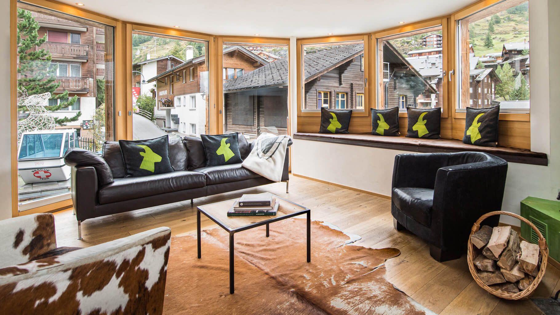 livingroom-hotel-firefly-zermatt-switzerland-maxi-suite-panorama.jpg